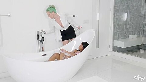 Stepmommy Jelena Jensen Shamelessly Comes In Bathroom To Her Stepdaughter